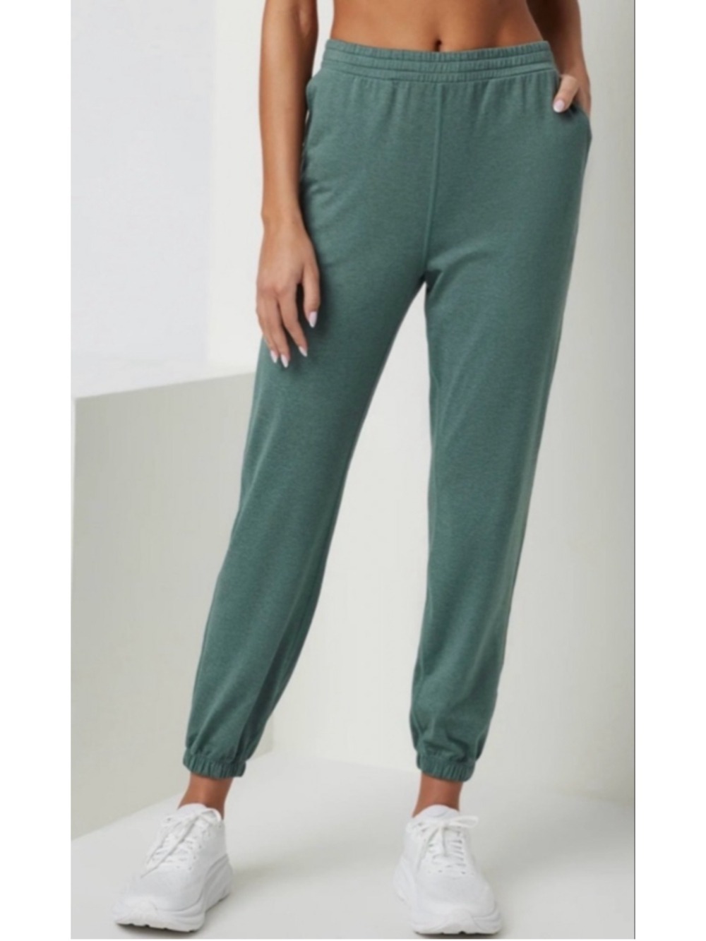 Vuori Boyfriend Sweatpant Jogger Women’s Size Small Pine Heather Green